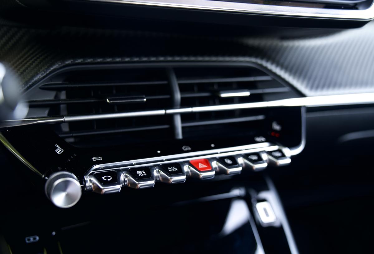 PEUGEOT 2008 "ALLURE"