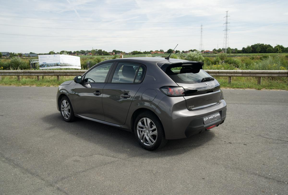 PEUGEOT 208