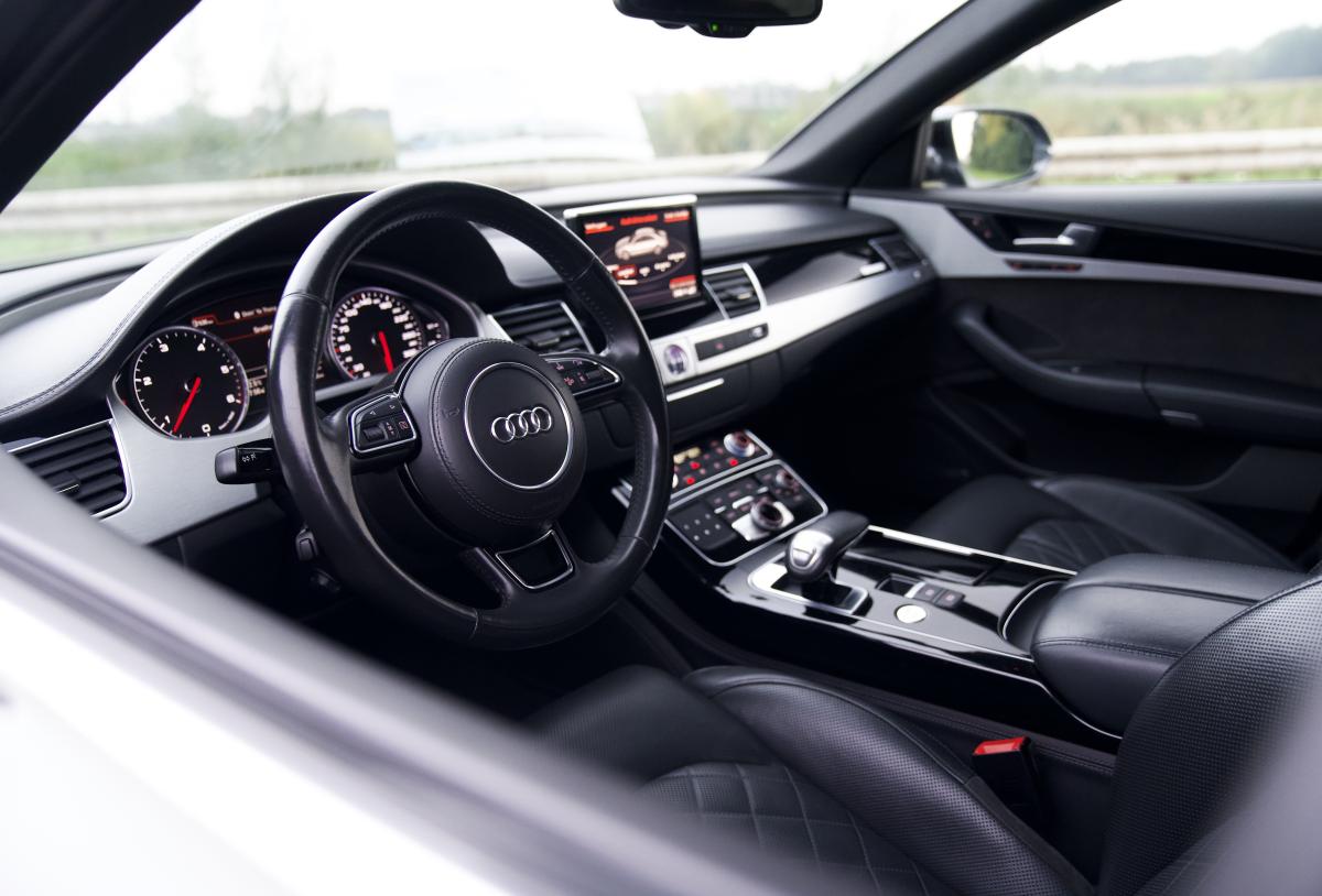 AUDI A8 