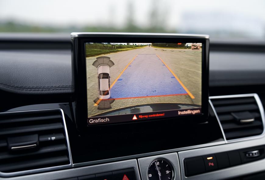 AUDI A8 